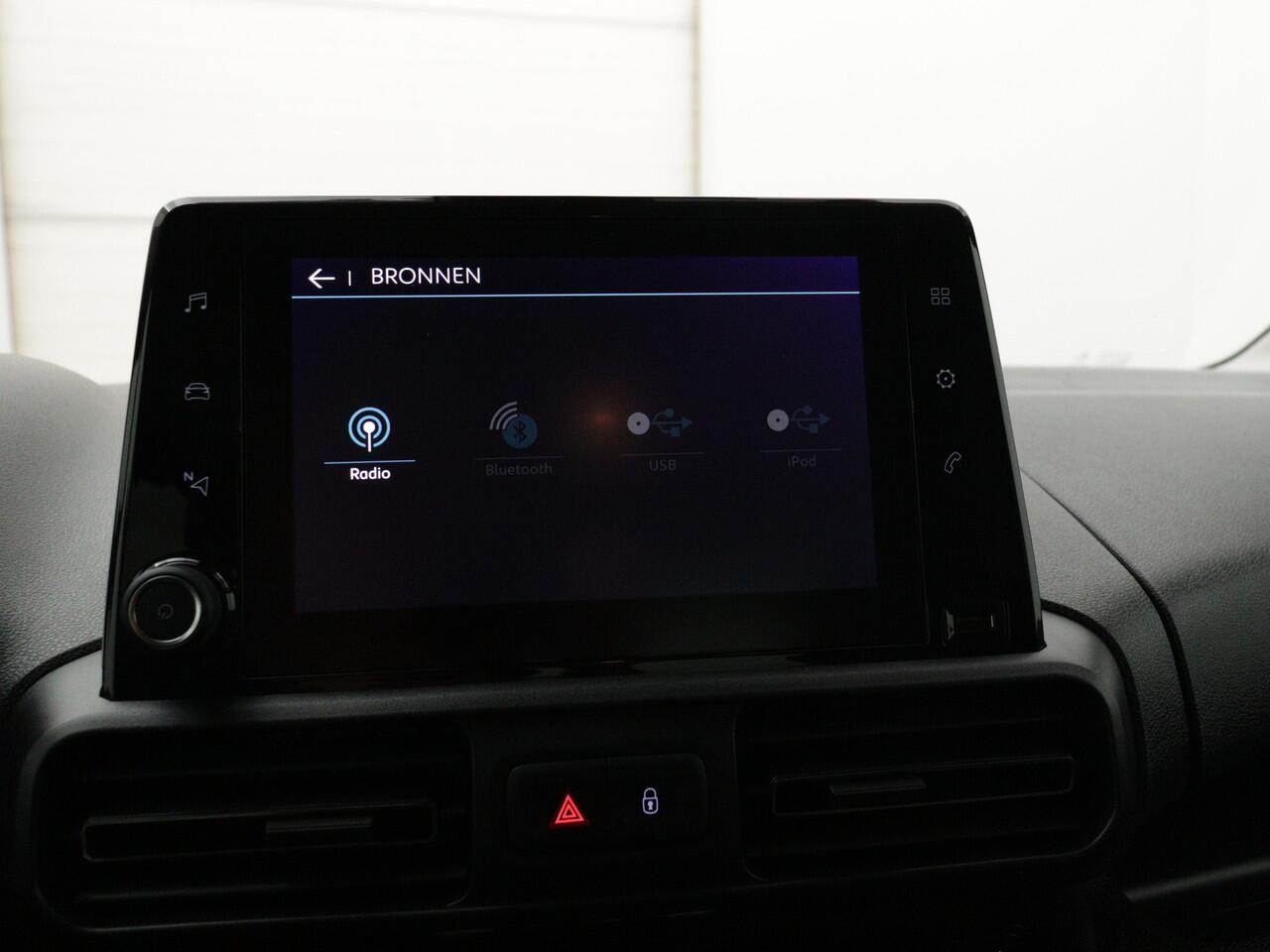 Citroen BERLINGO 1.2 PureTech Shine Direct leverbaar! Rolstoelauto, uitgevoerd met nieuwe bodemverlaging