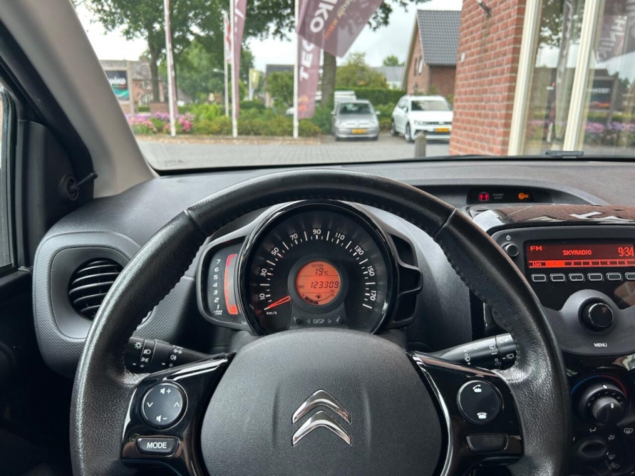 Citroen C1 1.0 VTi Feel RIJKLAAR INCL. GARANTIE / AIRCO / LED / BLUETOOTH