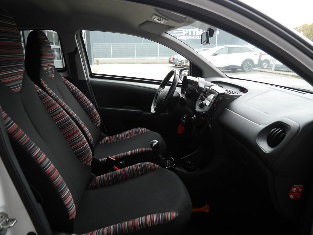 Citroen C1 1.0 VTi Feel | Airco | Getint glas | Snelheidsbegrenzer | DAB Radio | Bluetooth | 5DRS
