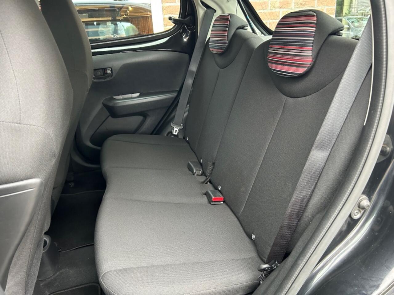 Citroen C1 1.0 VTi Feel RIJKLAAR INCL. GARANTIE / AIRCO / LED / BLUETOOTH