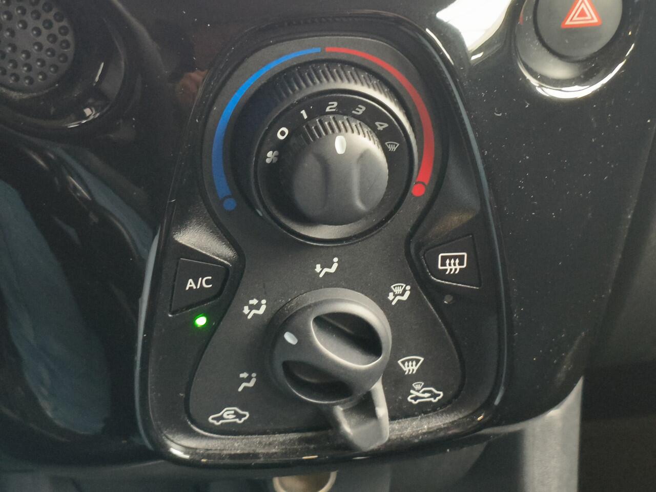 Citroen C1 1.0 VTi Feel Camera,Apple/Android uit 2022 Rijklaar + 12 maanden Bovag-garantie Henk Jongen Auto's in Helmond, al 50 jaar service zoals 't hoort!