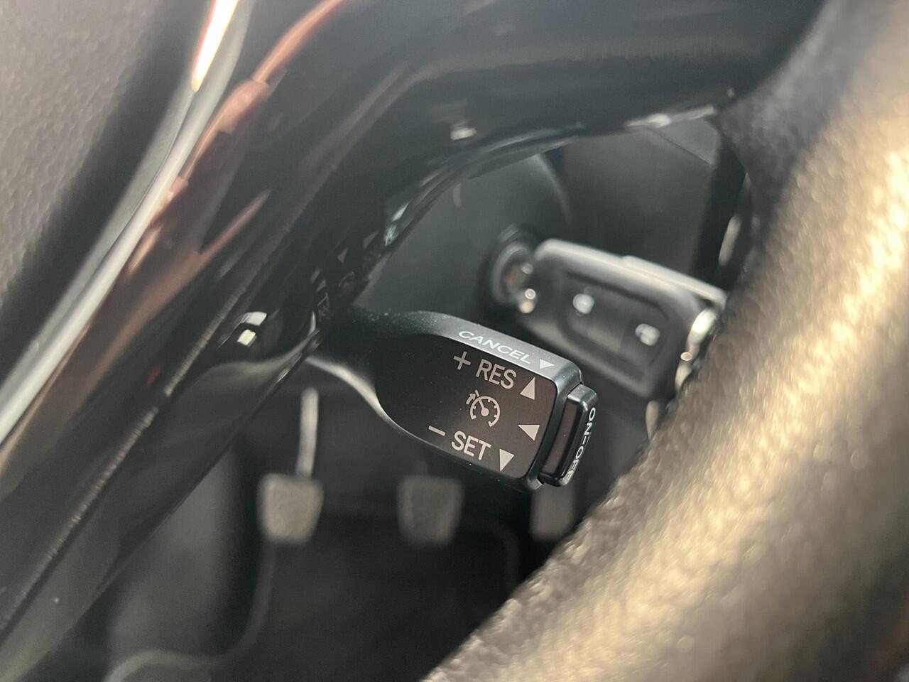 Citroen C1 1.0 VTi Shine , Stoelverwarming, Klimaat Controle, Achteruitrij Camera, Apple Carplay en Android Auto