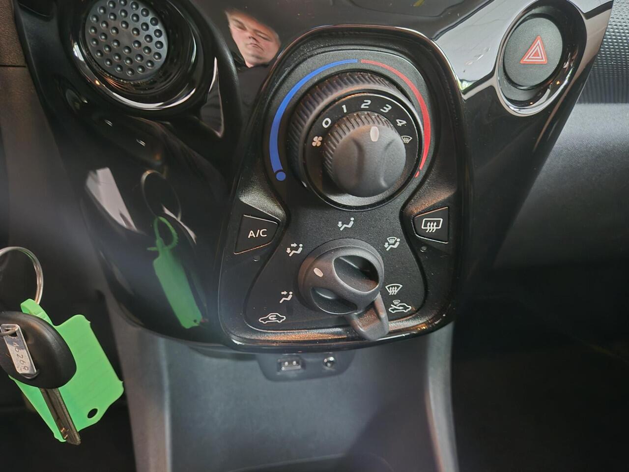Citroen C1 1.0 VTi Feel 5drs TwoTone All-in Prijs Airco/Bleutooth/El.ramen Eurorepar