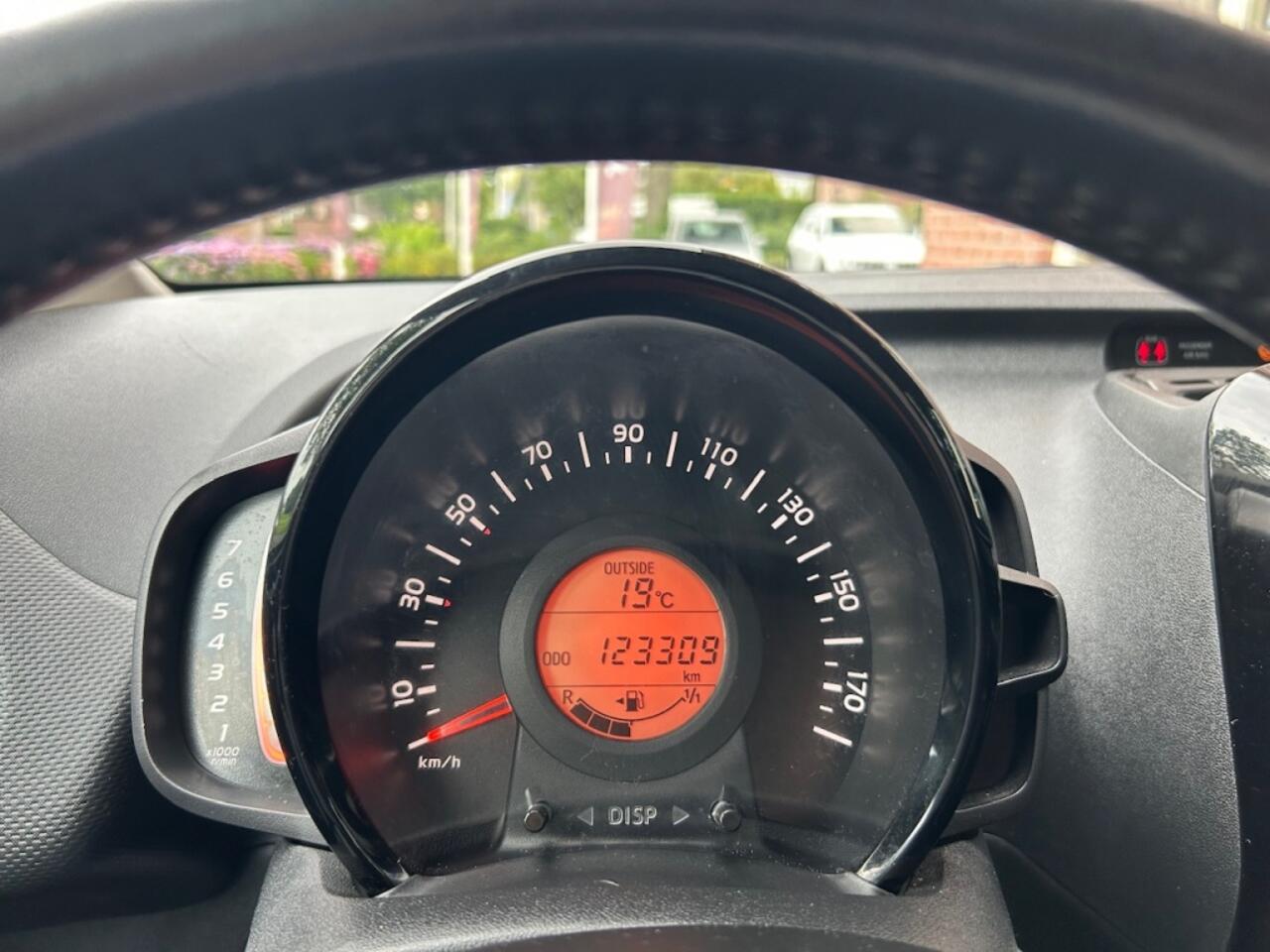 Citroen C1 1.0 VTi Feel RIJKLAAR INCL. GARANTIE / AIRCO / LED / BLUETOOTH