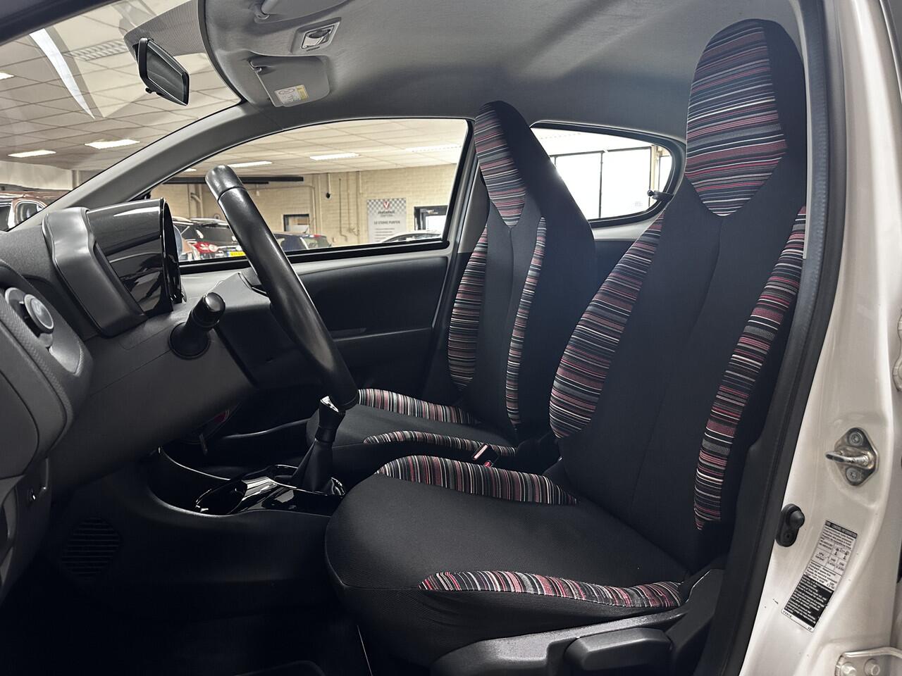 Citroen C1 1.0 VTi Feel /5-Drs /Airco /Elek. ramen voor /C.V. afstand /Bluetooth /AUX & USB /LED Dagrijverl. /Getint glas /Mistlampen /PDC /Isofix.