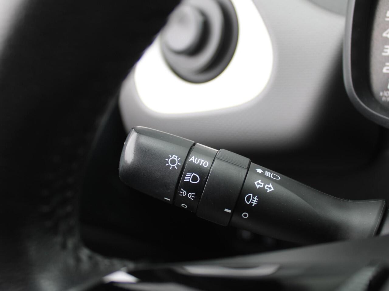 Citroen C1 1.0 VTi Shine | 15' Velgen | Clima | All seasons | Android Auto | Apple Carplay | Camera |