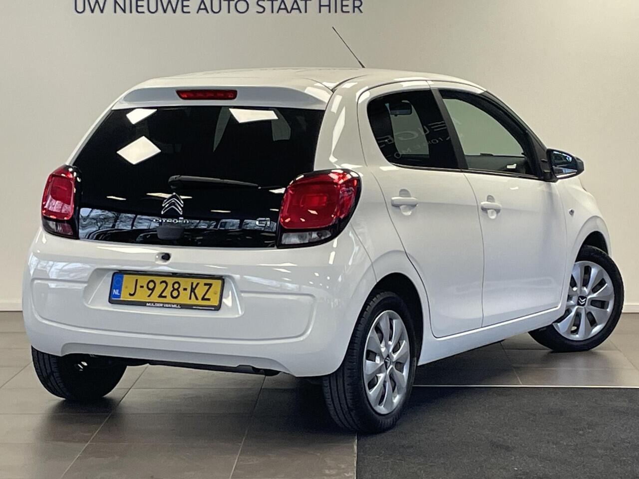 Citroen C1 5-deurs Feel 1.0 e-VTi 72pk | APPLE CARPLAY / ANDROID AUTO | CAMERA | EXTRA GETINT RAMEN | LEDER STUUR | ISOFIX |