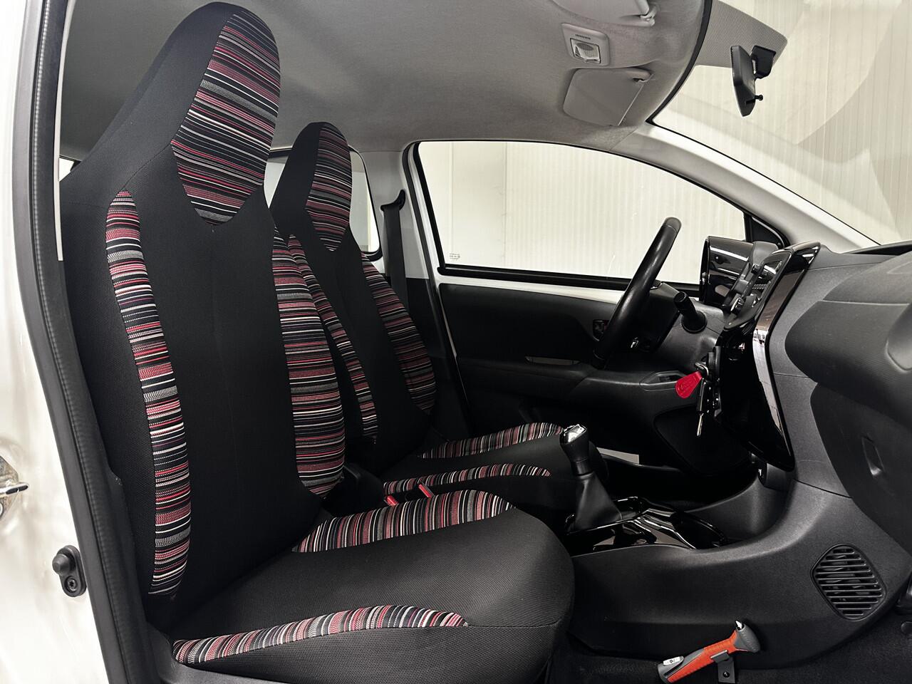 Citroen C1 1.0 VTi Feel /5-Drs /Airco /Elek. ramen voor /C.V. afstand /Bluetooth /AUX & USB /LED Dagrijverl. /Getint glas /Mistlampen /PDC /Isofix.