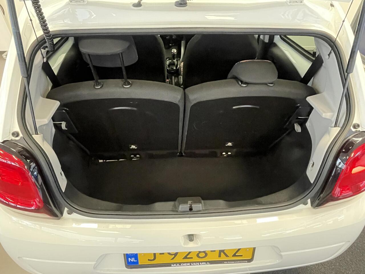 Citroen C1 5-deurs Feel 1.0 e-VTi 72pk | APPLE CARPLAY / ANDROID AUTO | CAMERA | EXTRA GETINT RAMEN | LEDER STUUR | ISOFIX |