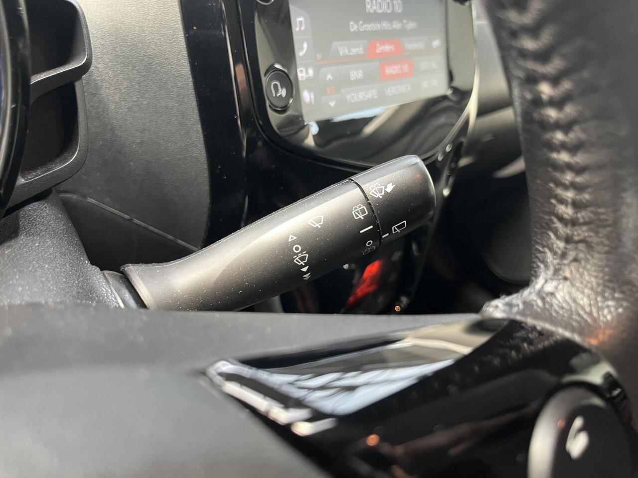 Citroen C1 1.0 VTi Shine , Stoelverwarming, Klimaat Controle, Achteruitrij Camera, Apple Carplay en Android Auto