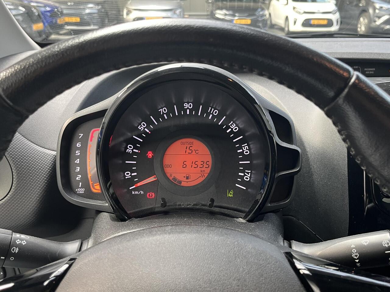 Citroen C1 1.0 VTi Shine , Stoelverwarming, Klimaat Controle, Achteruitrij Camera, Apple Carplay en Android Auto