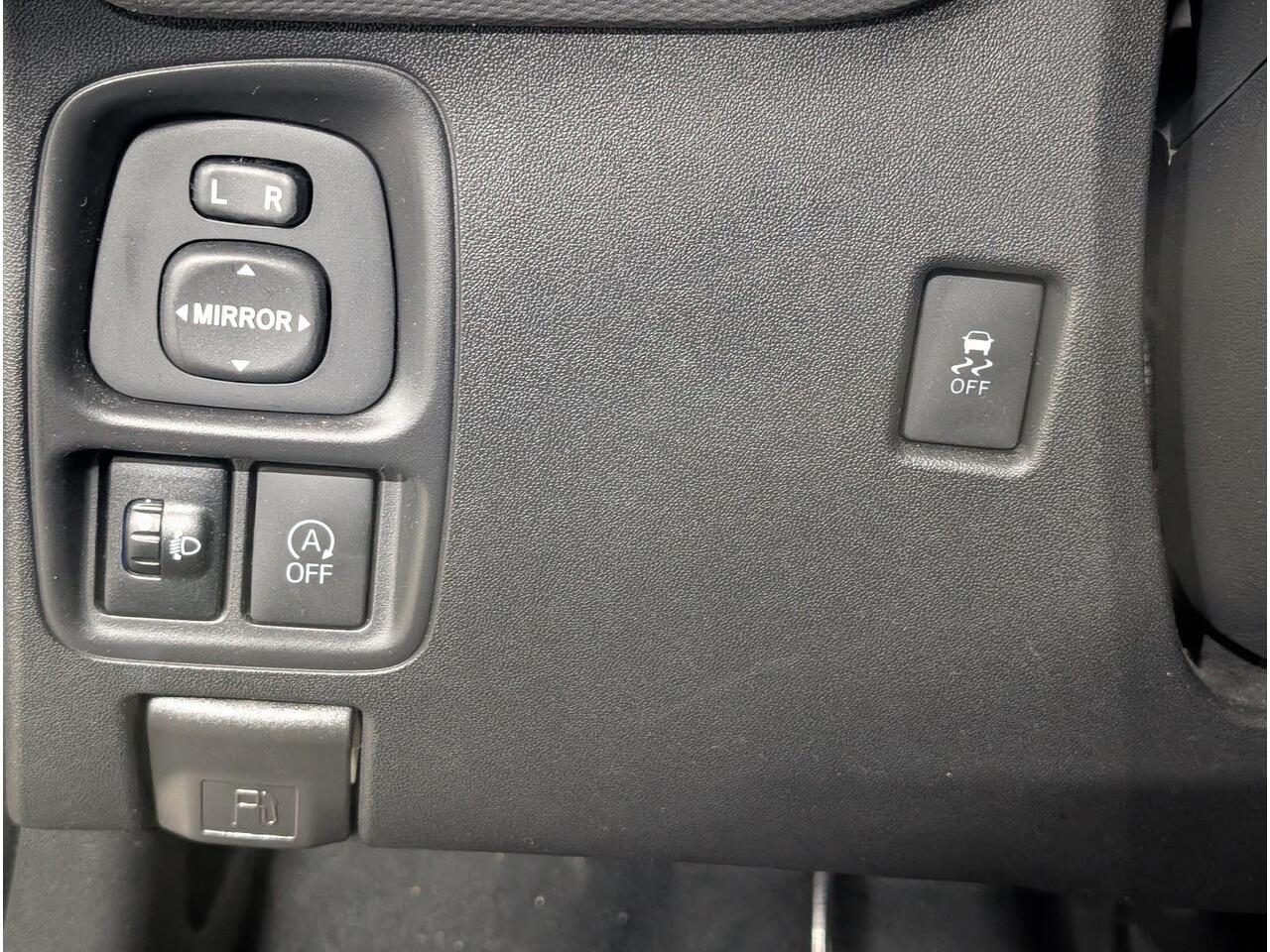 Citroen C1 5-deurs Millenium 1.0 e-VTi 72pk | APPLE CARPLAY / ANDROID AUTO | CAMERA | EXTRA GETINT RAMEN | LEDER STUUR | ISOFIX |