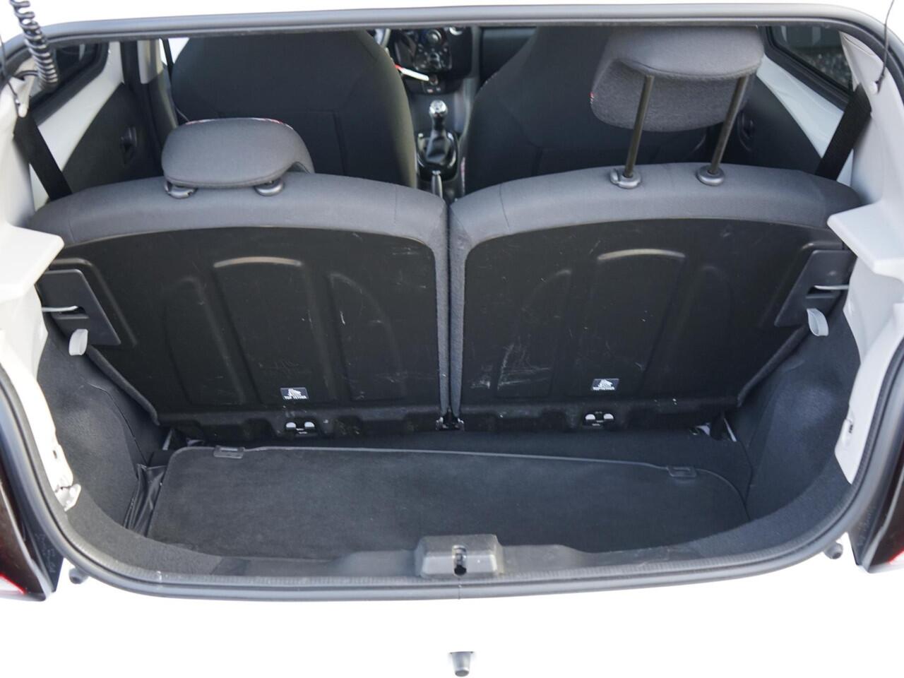 Citroen C1 1.0 VTi Feel Camera / Privacy glass / Airco / Elek. ramen / 5-drs / Carplay / Camera