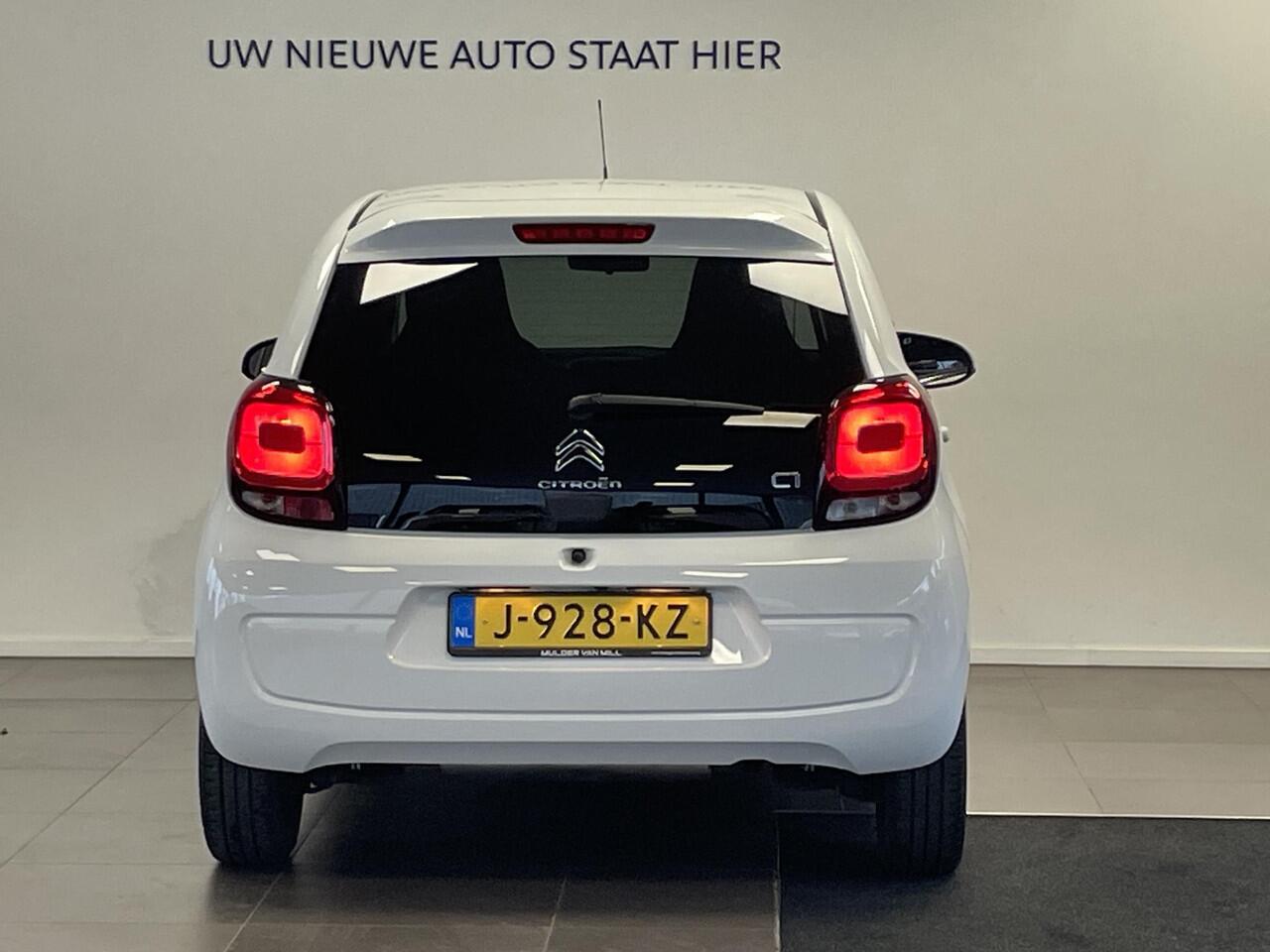 Citroen C1 5-deurs Feel 1.0 e-VTi 72pk | APPLE CARPLAY / ANDROID AUTO | CAMERA | EXTRA GETINT RAMEN | LEDER STUUR | ISOFIX |
