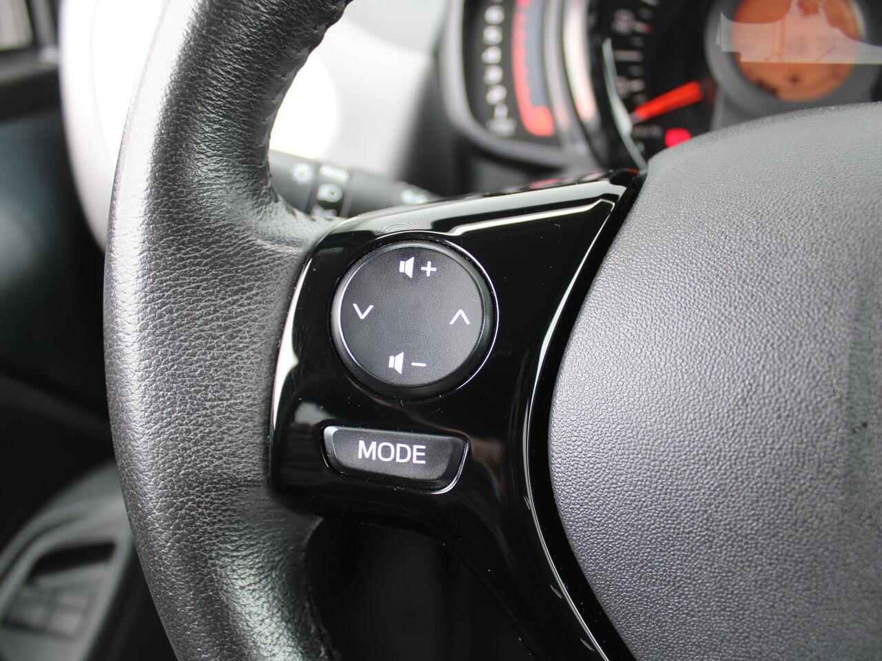 Citroen C1 1.0 VTi Shine | 15' Velgen | Clima | All seasons | Android Auto | Apple Carplay | Camera |