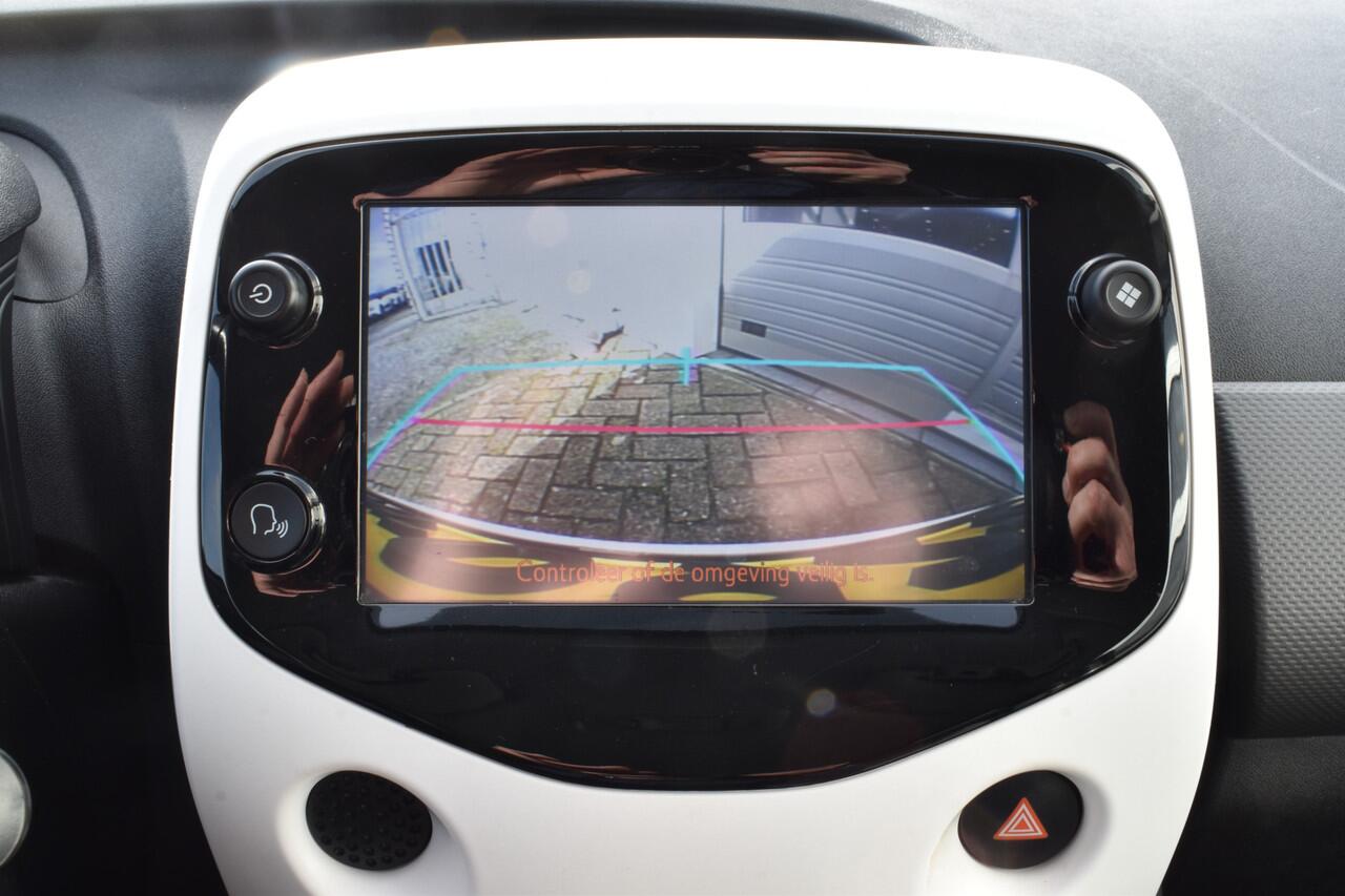 Citroen C1 VTi 72pk Shine 5 drs Navigatie | Airconditioning | Apple Carplay & Android Auto | Verwarmde Buitenspiegels | Camera Achter | LM velgen | Bluetooth