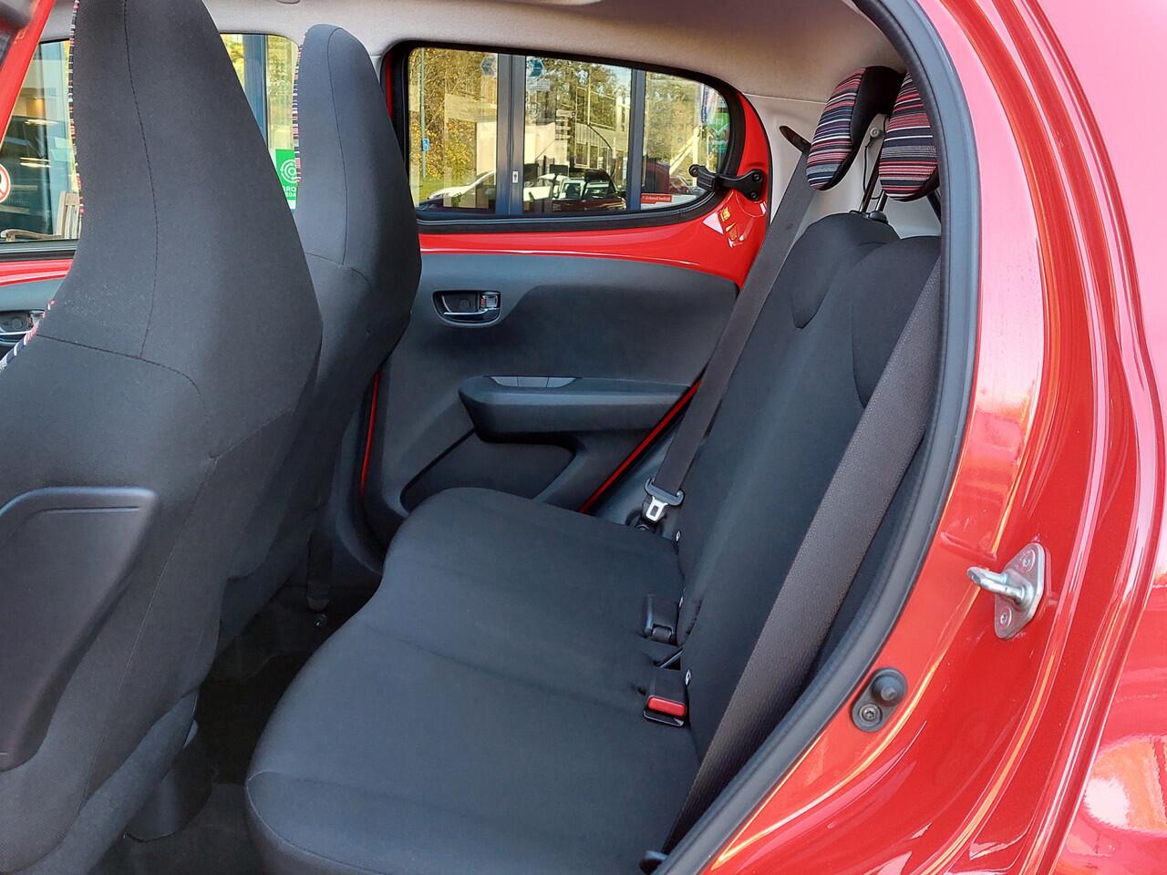 Citroen C1 1.0 VTi 72pk Airscape Shine 5-Deurs | Cabriodak | Apple Carplay + Android Auto | Clima | Achteruitrijcamera | Lichtsensor | Elek.Ramen+Spiegels | Privacy Glass | 15''lm