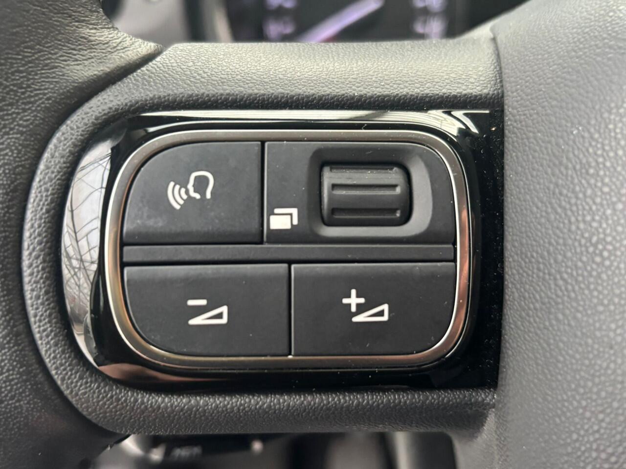 Citroen C3 PureTech 83 So Red | Parkeersensoren achter | Carplay/Android Auto | Navigatie |