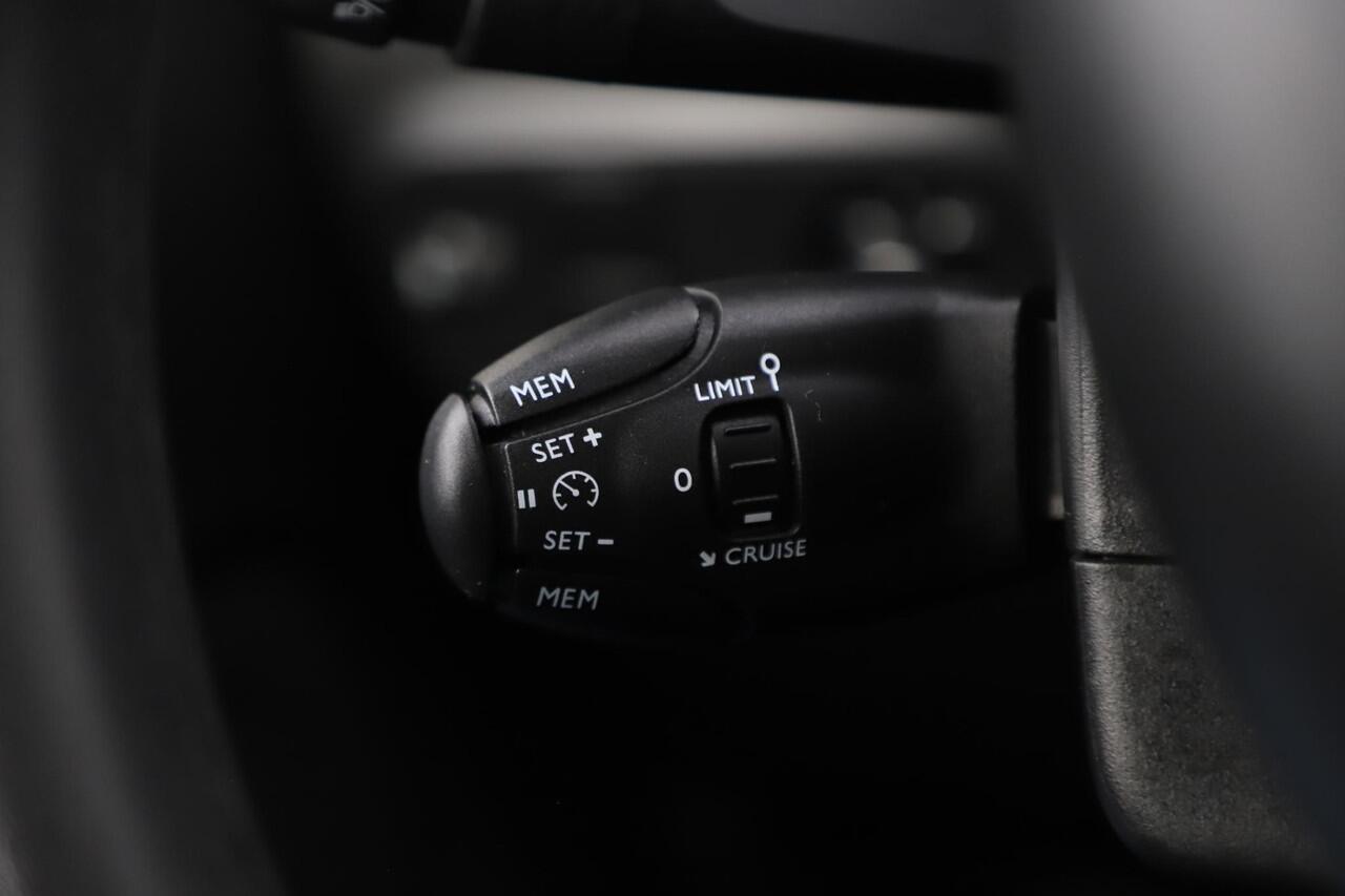 Citroen C3 1.2 PureTech Feel Carplay Android Navigatie Climate Cruise Control Rijstrooksensor Parkeersensor All-season banden!