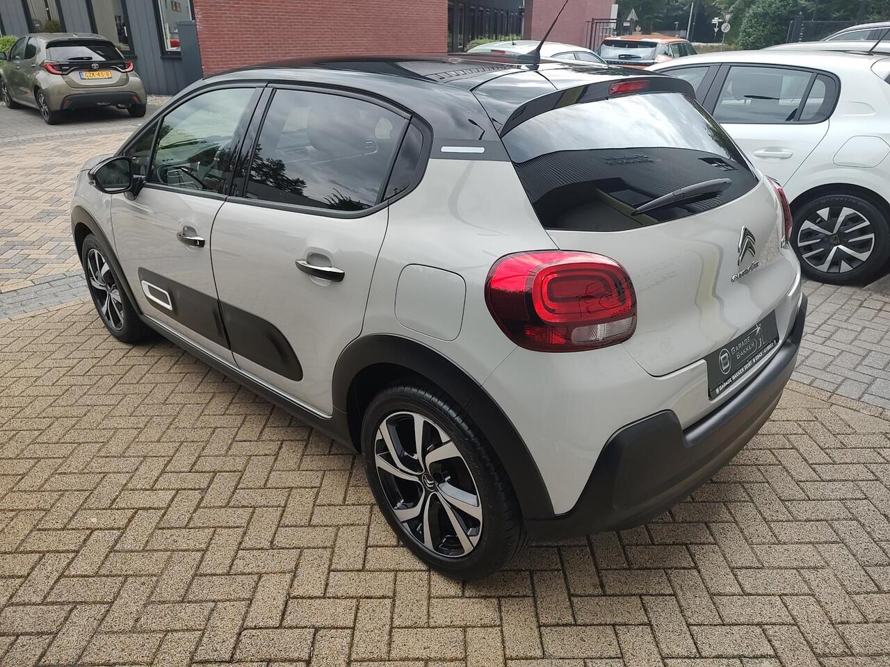Citroen C3 1.2 PureTech Shine Nieuwe Distributie-Riem Exclusive Camera Navi-Carplay Luxe Bekleding Bi-tone Cruise-Control
