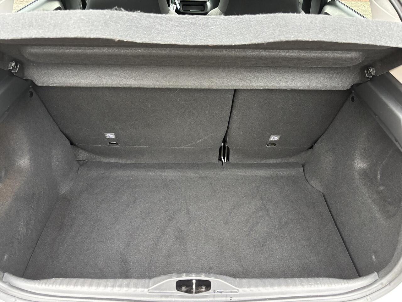 Citroen C3 1.2 PureTech Shine / ALL-IN RIJKLAARPRIJS /Apple Carplay/Duo-Tone/17"Velgen/Navi/Camera