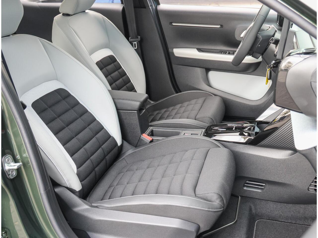 Citroen C3 Ë-C3 Aircross Max 113pk 44 kWh | Camera | Navigatie | CruiseControl | ClimateControl |