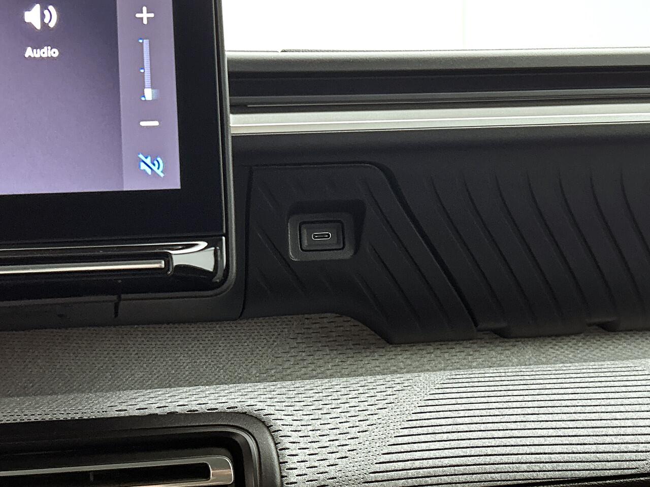 Citroen C3 Turbo 100pk Max | Rijklaar | Achteruitrijcamera | Comfort Seats | 17" LMV |