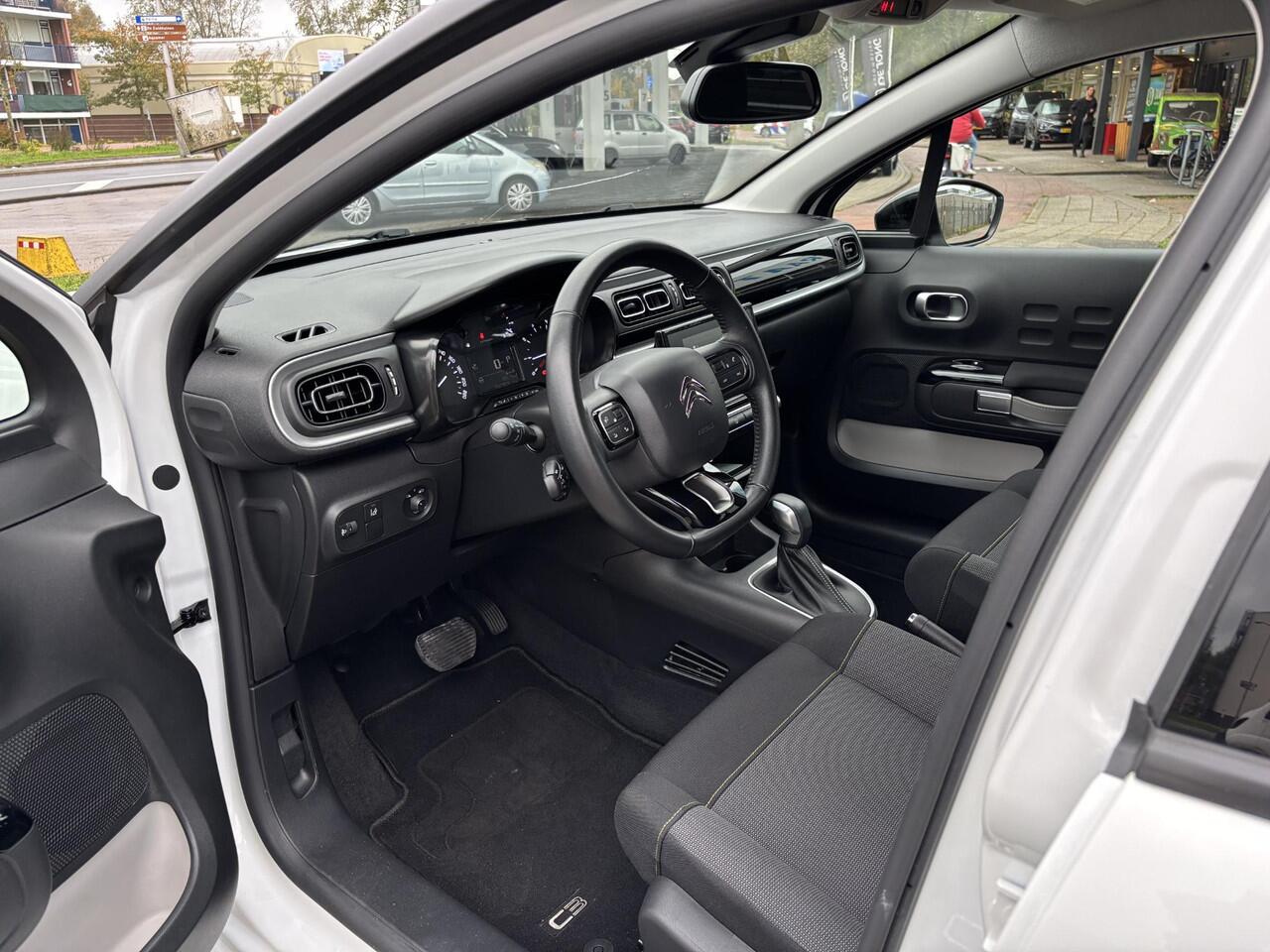 Citroen C3 1.2 PureTech Shine / ALL-IN RIJKLAARPRIJS /Apple Carplay/Duo-Tone/17"Velgen/Navi/Camera