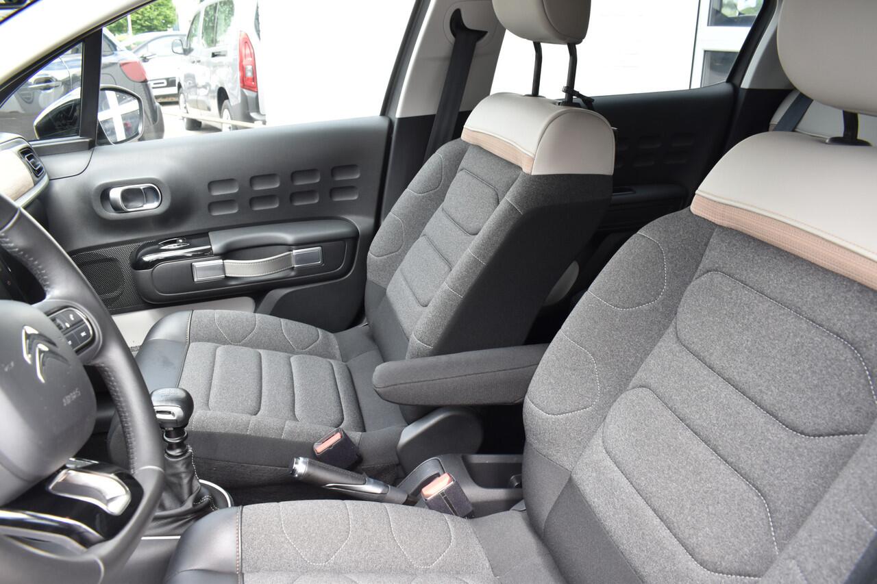 Citroen C3 PureTech 110 Shine. | Airco | Parkeerhulp | Apple carplay | Trekhaak | Camera achter |