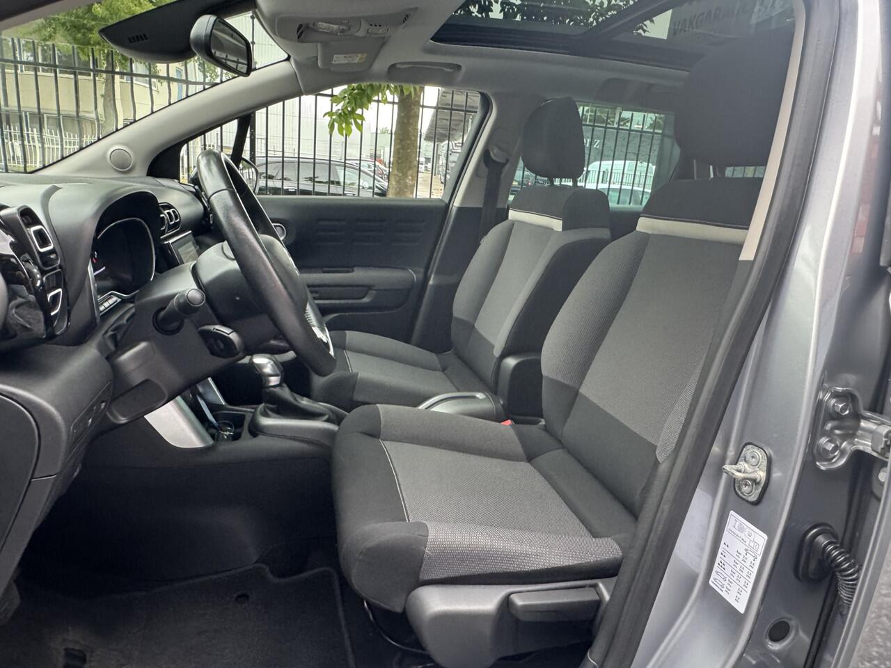 Citroen C3 Aircross 1.2 PureTech Shine // CRUISE // NAVI + CARPLAY // PANO/SCHUIFKANTELDAK // CLIMA // KEYLESS