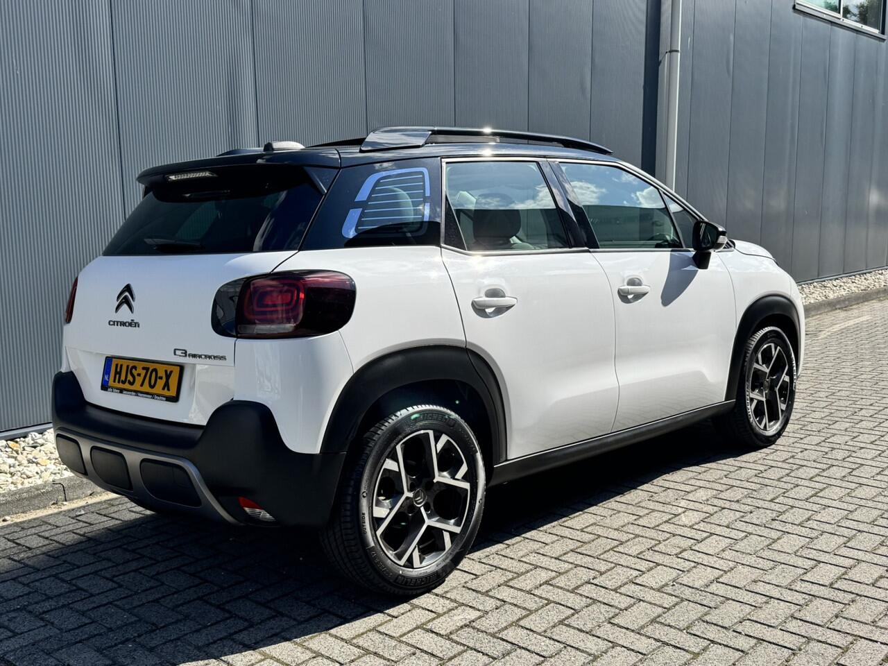 Citroen C3 Aircross 1.2 PureTech 110 Feel | Lederen bekleding | Panoramadak | Stoelverwarming | Navigatie