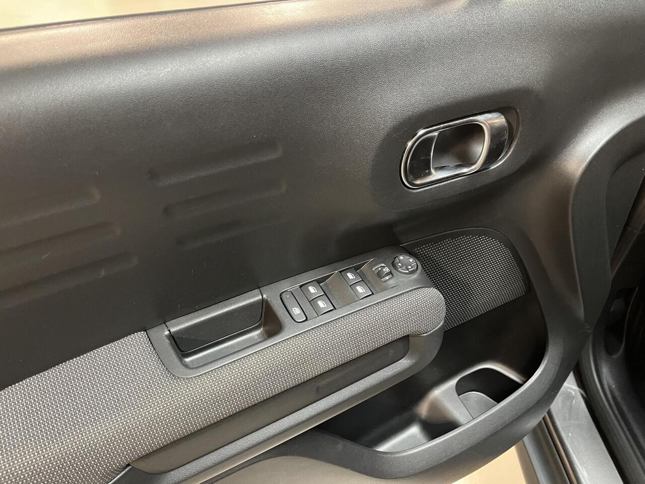 Citroen C3 Aircross 1.2 PureTech Plus 16"/Stoelverwarming/PDC/Apple Carplay & Android Auto/Climate/Cruise