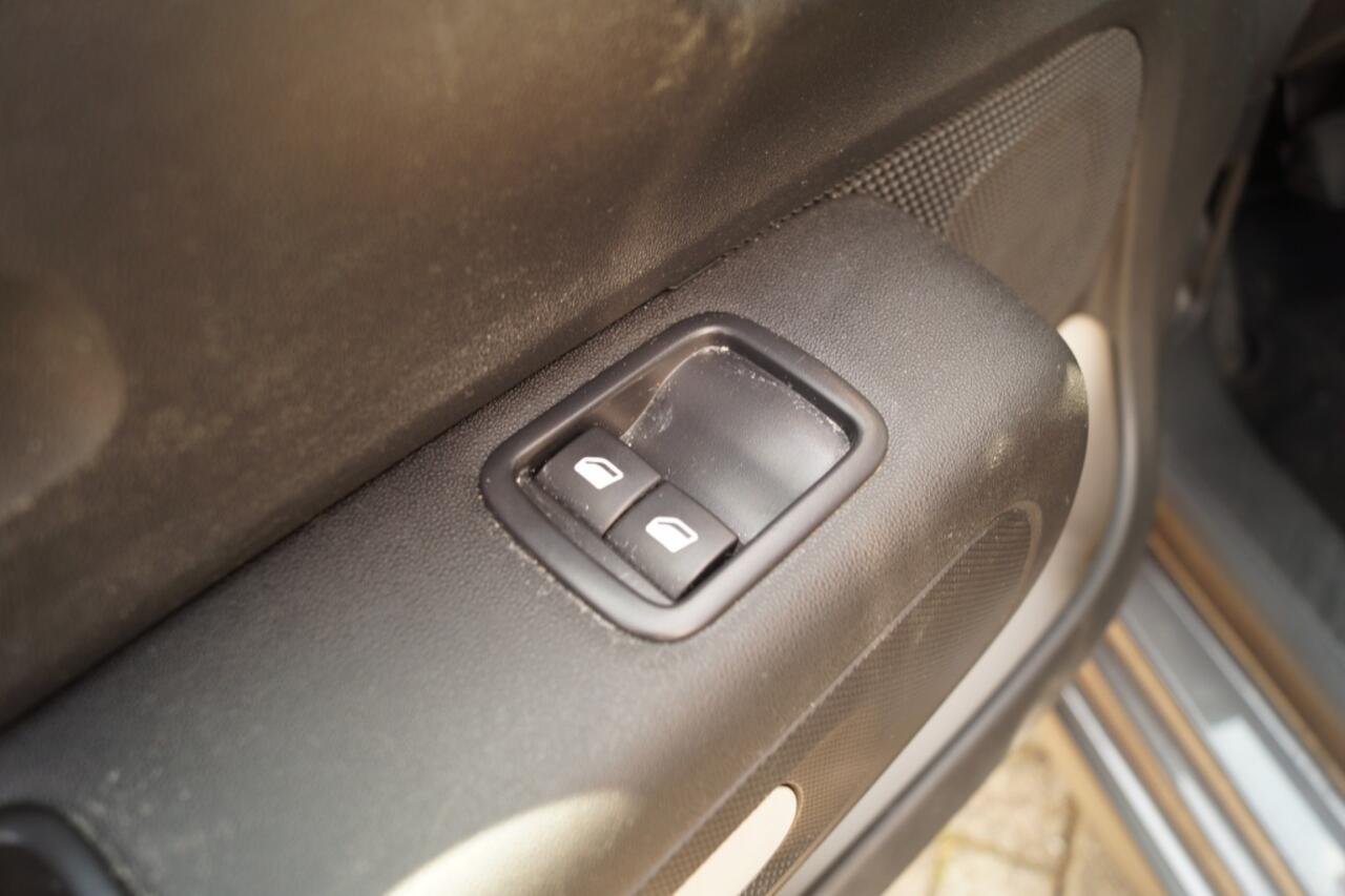 Citroen C3 1.2 PureTech Feel Edition -NAVI-ECC-PDC-