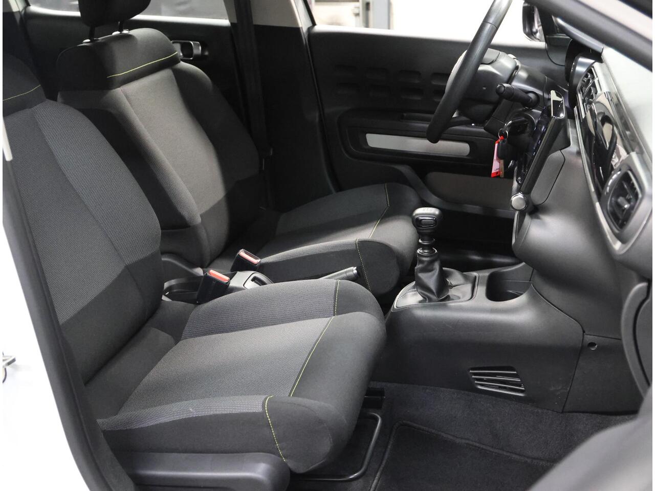 Citroen C3 Feel 110PK | 1ste eigenaar | AppleCarplay/Android Auto | Climate Control | Navigatie | Cruise Control | Parkeersensoren Achter | LED | DAB Radio |