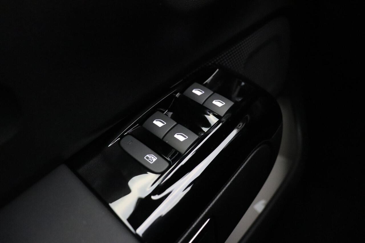 Citroen C3 1.2 PureTech Feel Edition | Comfort stoelen | Achteruitrijcamera | Navigatie | Climate Control | Two Tone | LED koplampen | Lichtmetalen velgen