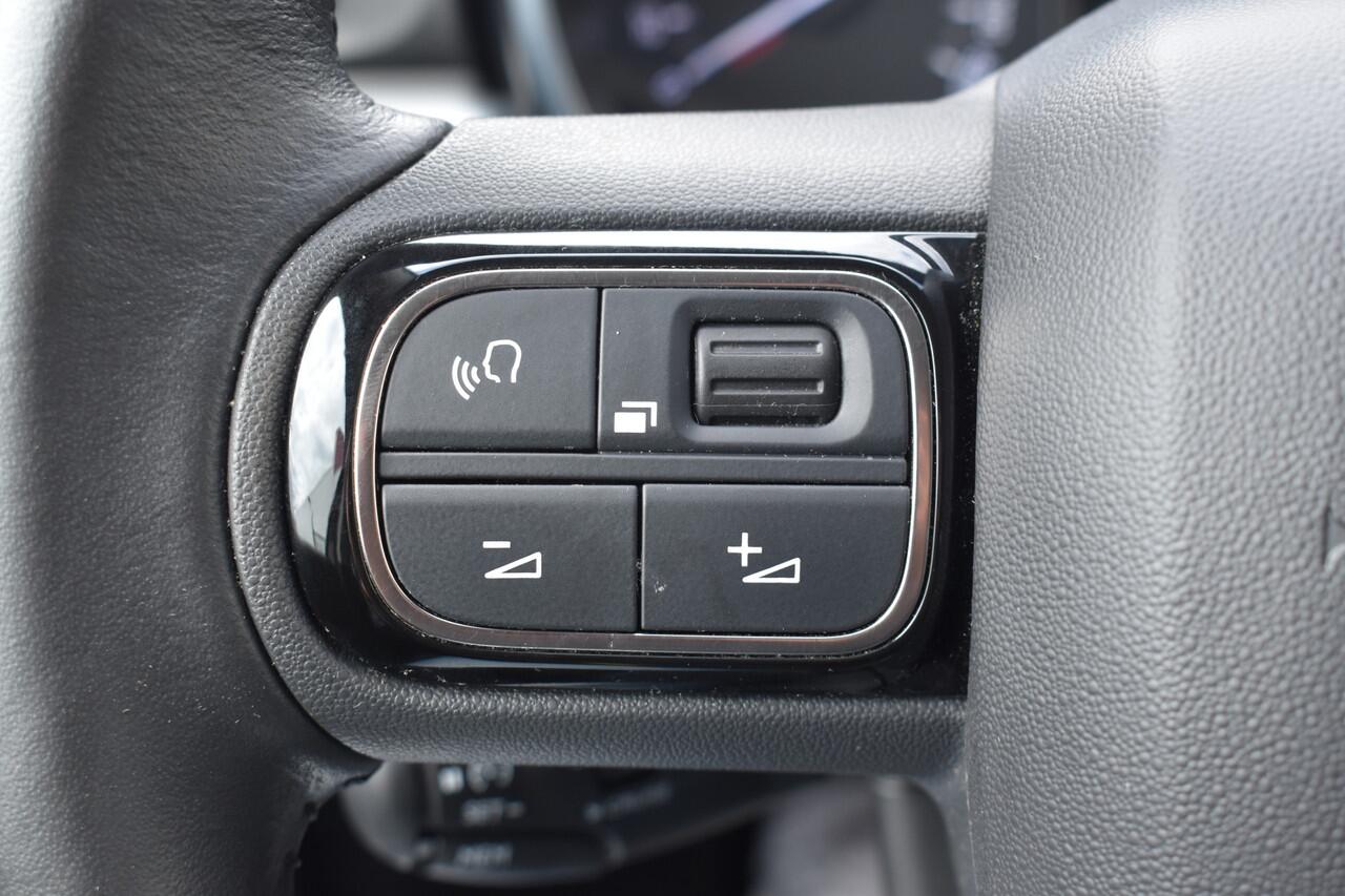 Citroen C3 PureTech 110 Shine. | Airco | Parkeerhulp | Apple carplay | Trekhaak | Camera achter |