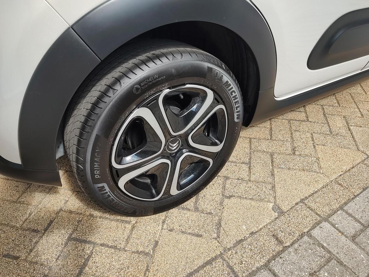 Citroen C3 1.2 PureTech Shine Led Cruise-Control Navi-Carplay Airco