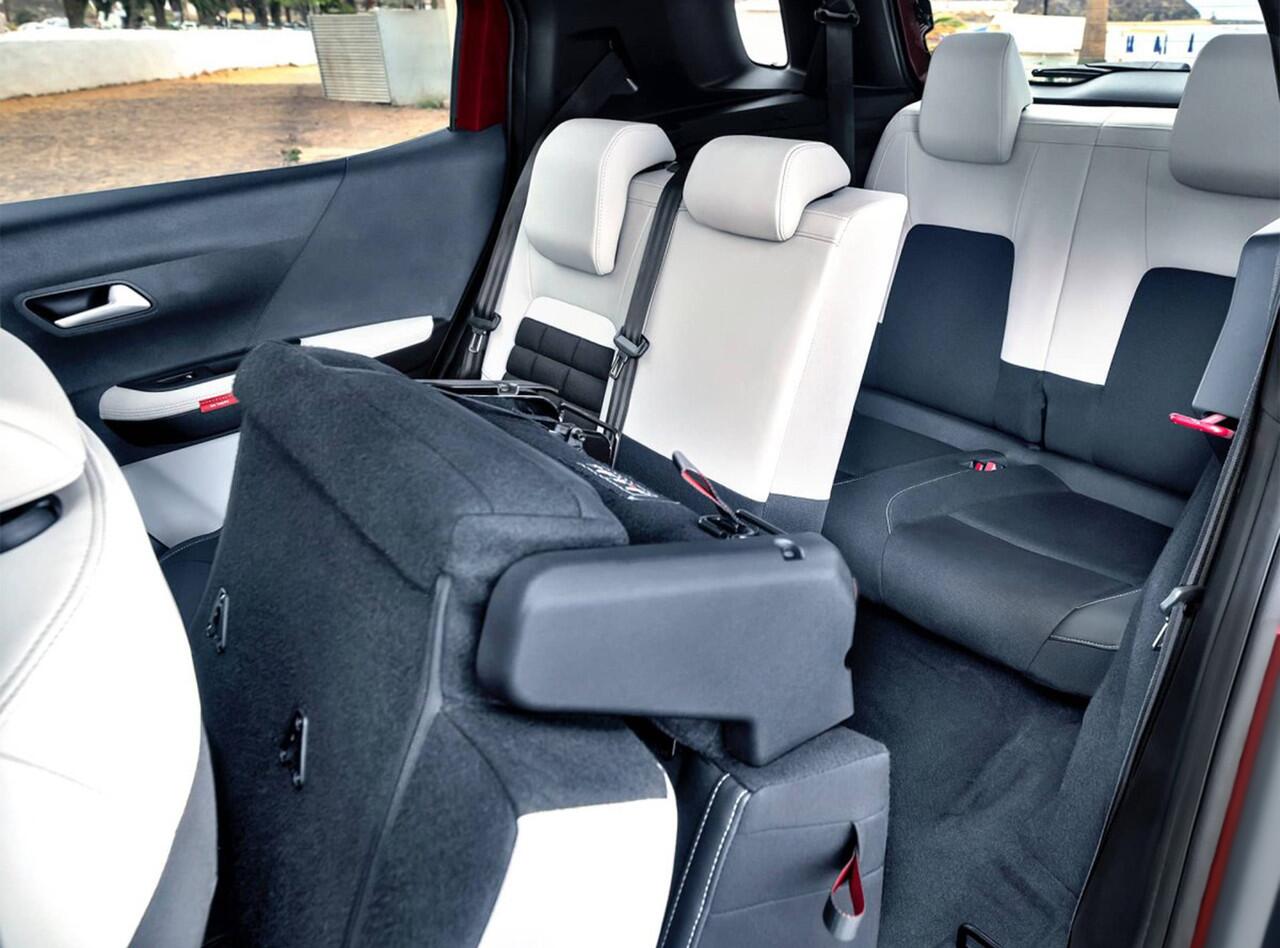 Citroen C3 Aircross Hybrid 145pk Automaat Max 7-persoons | Rijklaar | 7 zitplaatsen | Navigatie | Camera |