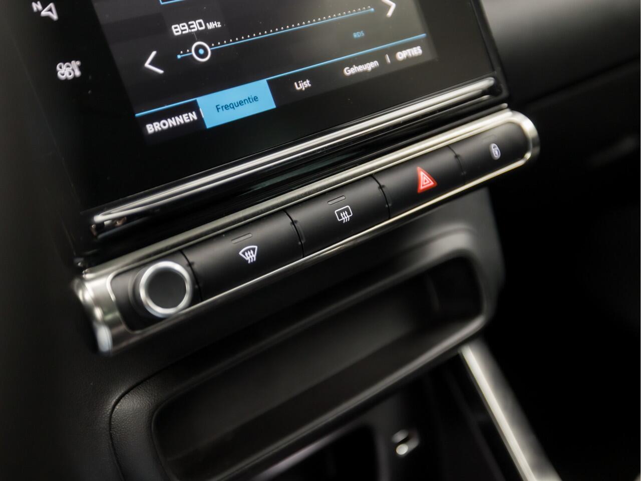 Citroen C3 Aircross 1.2 PureTech Max Sport (APPLE CARPLAY, GROOT NAVI, CRUISE, GETINT GLAS, SPORTSTOELEN, LM VELGEN, PARKEERSENSOREN, NIEUWSTAAT)