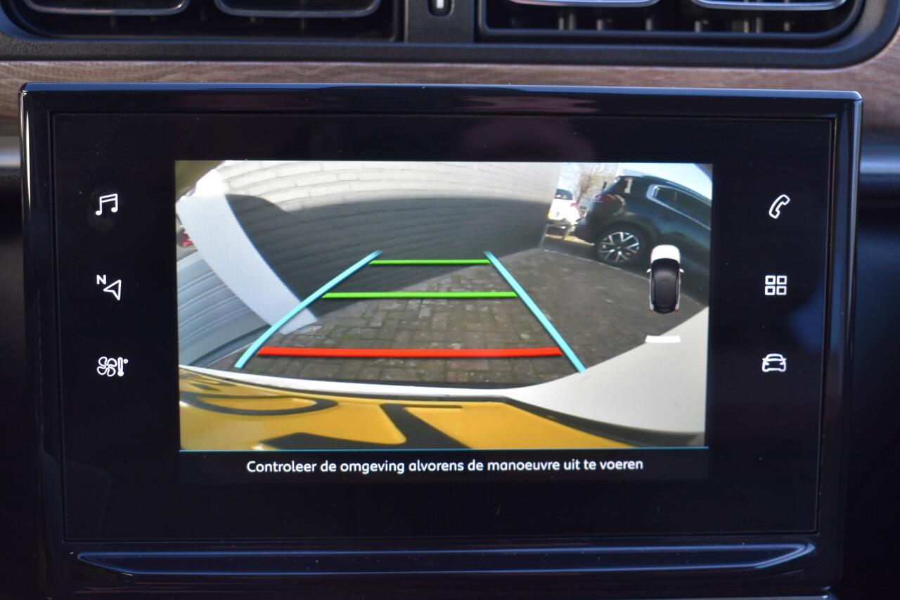Citroen C3 PureTech 83 Shine Navigatie | Airco | Camera achter | parkeersensoren V+A | Carplay - Android auto | Zeer compleet |