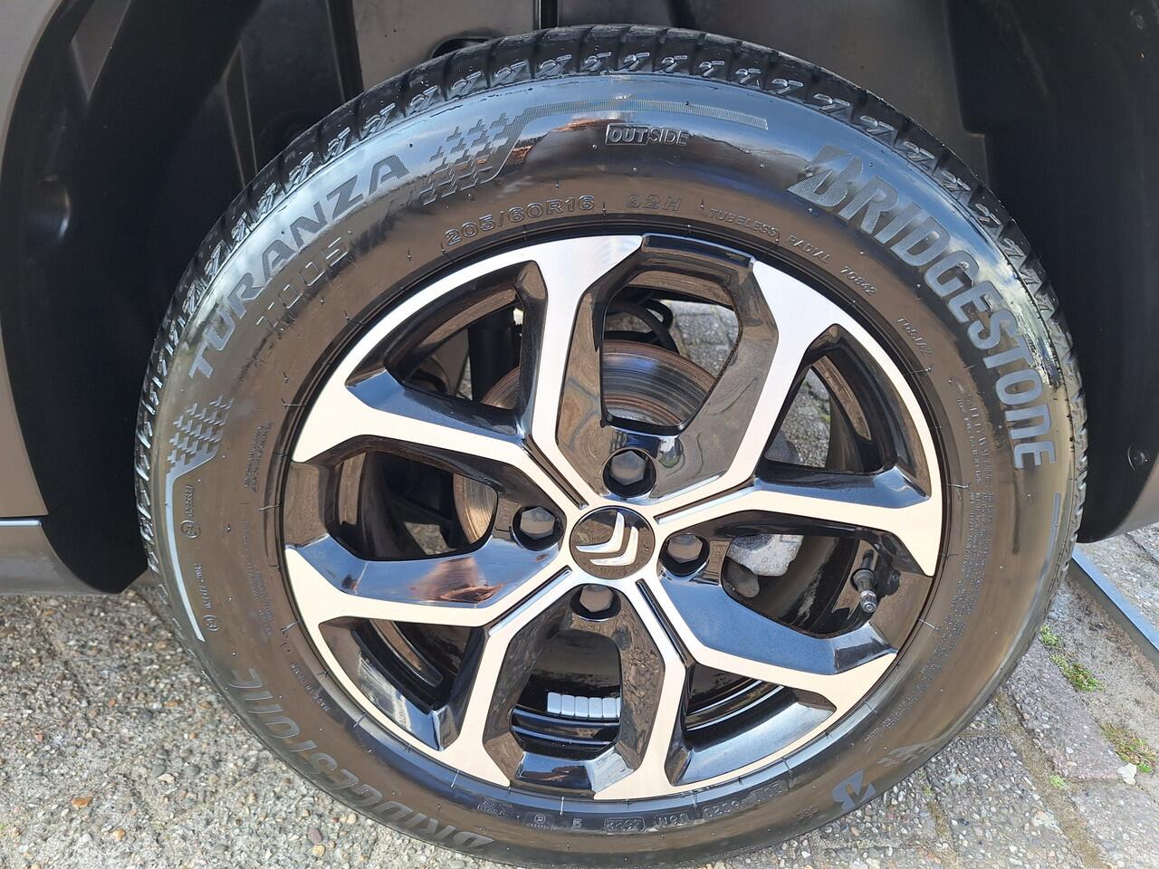 Citroen C3 Aircross 1.2 PureTech Shine 15X OP VOORRAAD