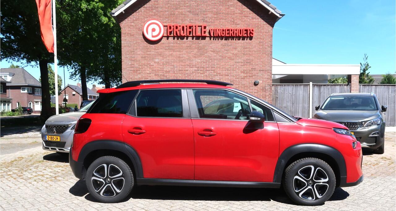 Citroen C3 Aircross 130 Pk Benzine *** AUTOMAAT *** Hoge Zit * Climate & Cruise Control * DAB Radio Ontvangst * Apple Car Play & Android Auto voor Spotify & Navigatie * Achteruitrij Camera * Vingerhoets; Vierde Generatie Eersteklas Service !