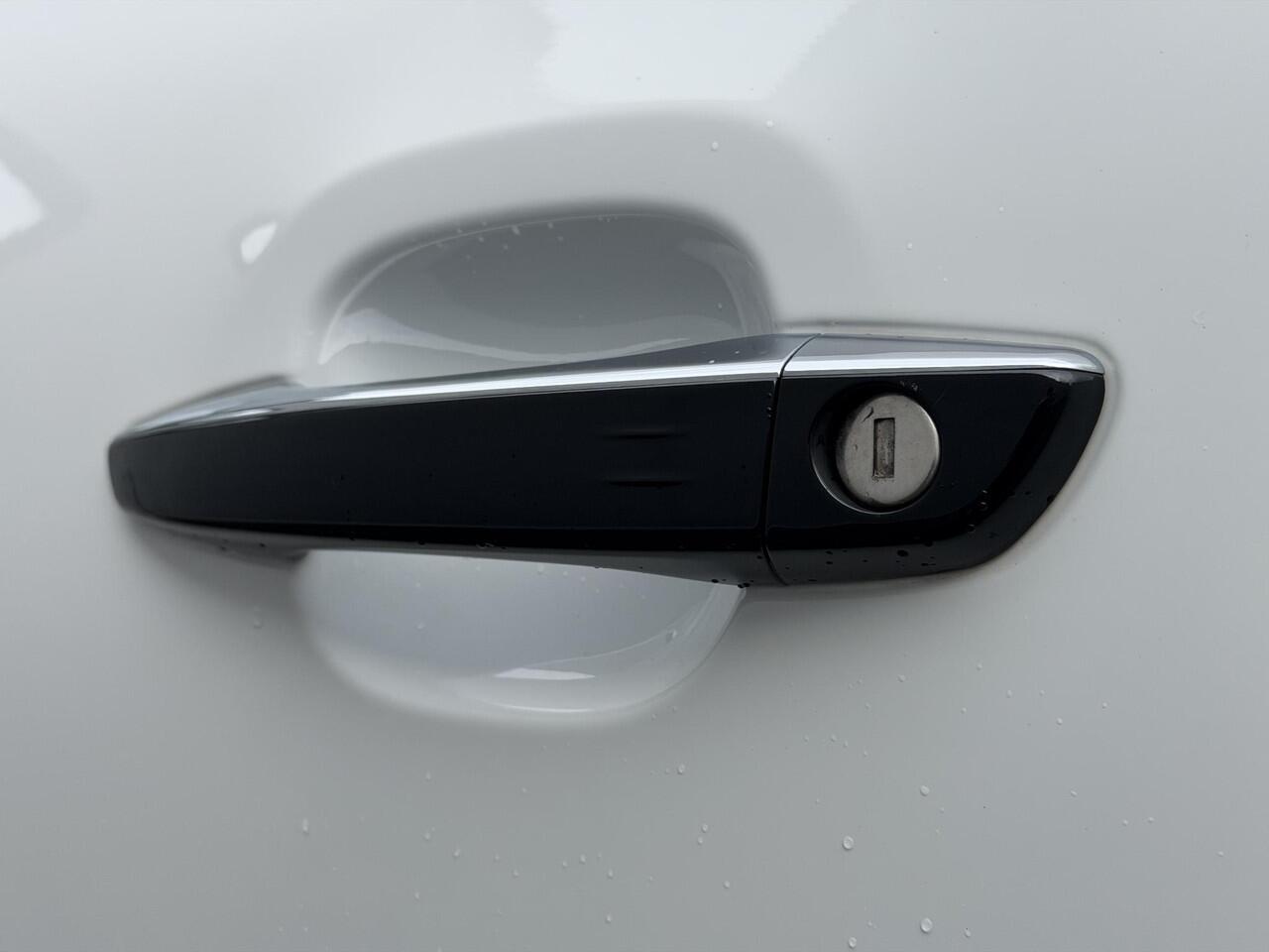 Citroen C3 ELLE 110PK Automaat / All Season Banden / Navigatie via Apple Carplay & Android Auto / Camera / Keyless / Cruise / Clima / DAB / Parkeersensor /