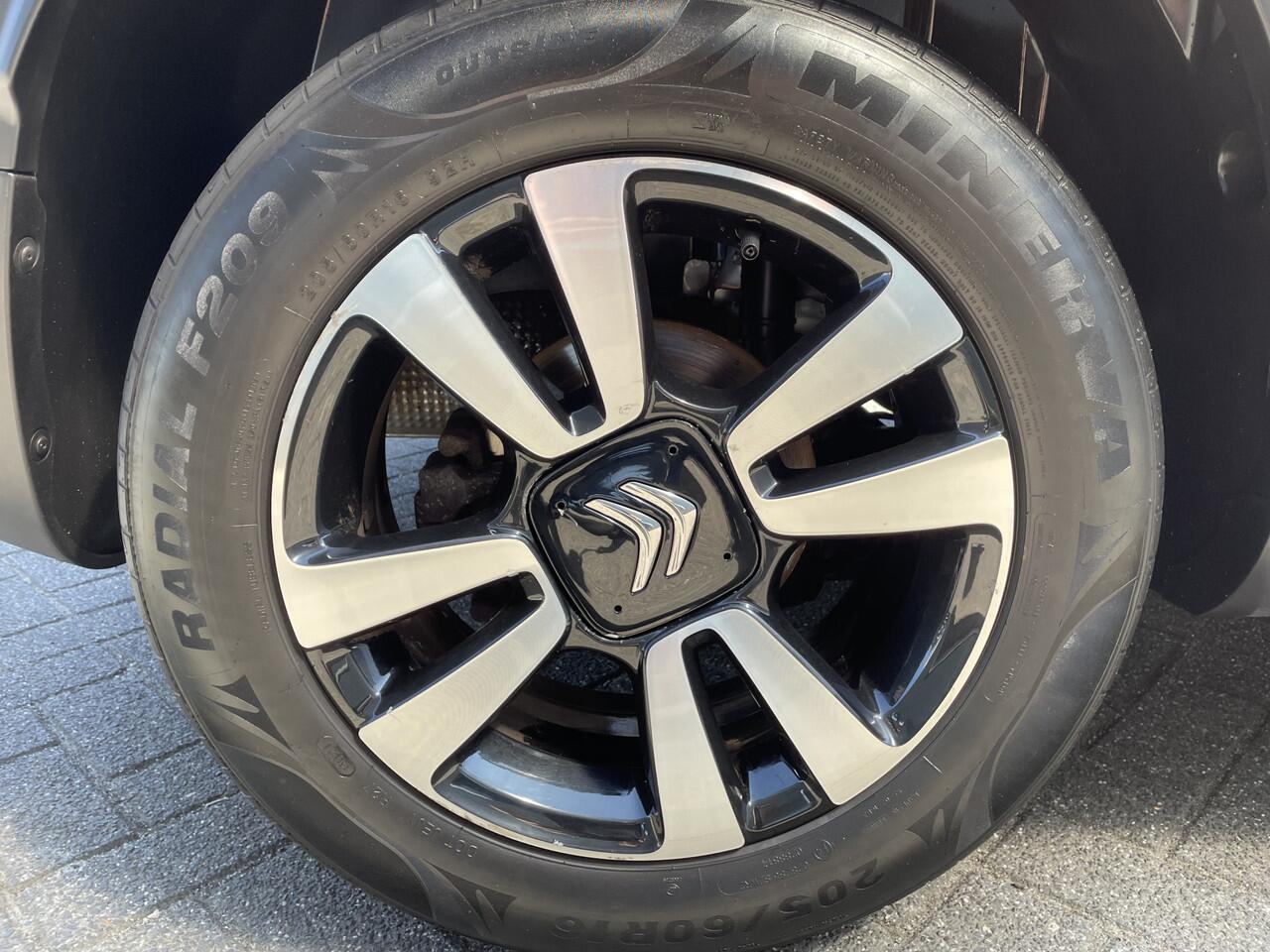 Citroen C3 Aircross 110pk Shine (Camera - Parkeersensoren V+A - Navigatie - Dodehoek detectie - Apple Carplay - Automatische Airco)