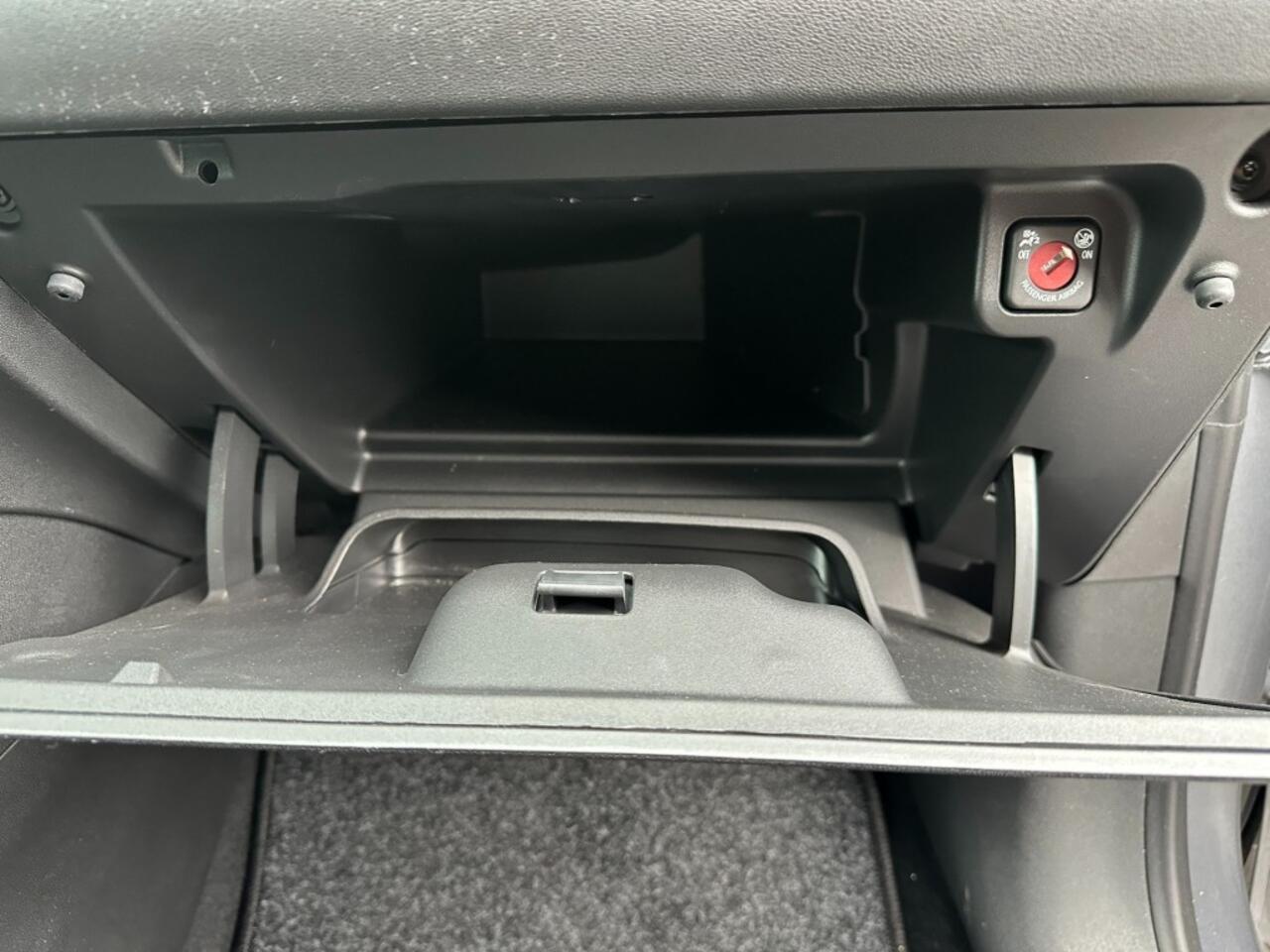 Citroen C3 1.2 PureTech Plus Navigatie Clima.