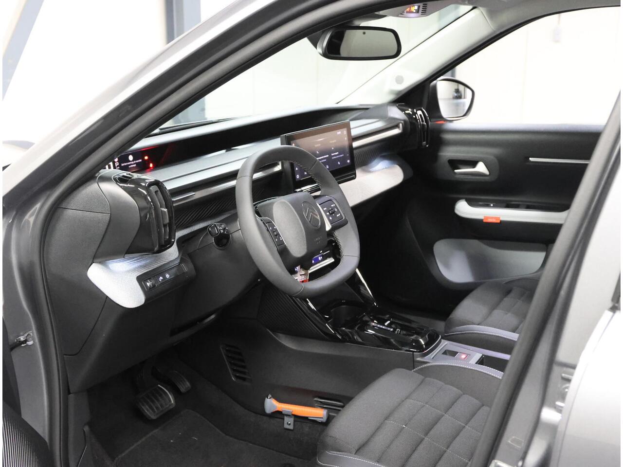 Citroen C3 Aircross 1.2 Hybrid 136PK Max | 1ste eigenaar | AppleCarPlay/AndroidAuto | ClimateControl | Camera | CruiseControl | LED Verlichting | Regensensor | Two-tone | Isofix | Privacy Glass | Parkeersenoren |