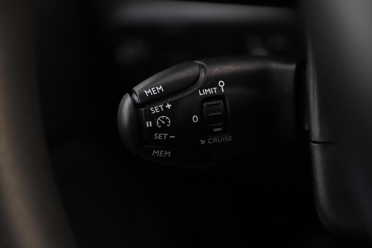 Citroen C3 1.2 PureTech Feel Carplay Android Navigatie Climate Cruise Control Rijstrooksensor Parkeersensor All-season banden!