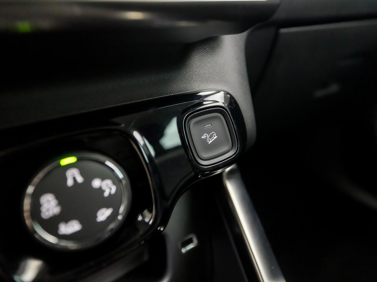 Citroen C3 Aircross 1.2 PureTech Max (APPLE CARPLAY, CAMERA, MODE KNOP, GROOT NAVI, GETINT GLAS, SPORTSTOELEN, CRUISE, PARKEERSENSOREN, LANE ASSIST, NIEUWSTAAT)