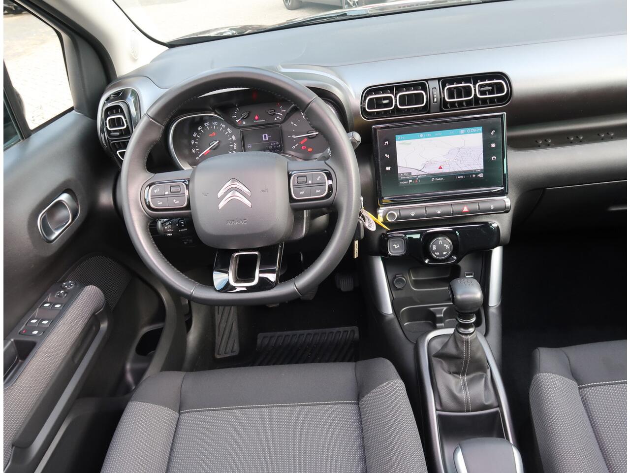 Citroen C3 Aircross 110 Pk benzine * Hoge Zit * HXL-07-H * Navigatie * Climate & Cruise Control * Open Schuifdak * L.M. Velgen * Ook Apple Carplay / Android Auto * Vingerhoets; Vierde Generatie Eersteklas Service !