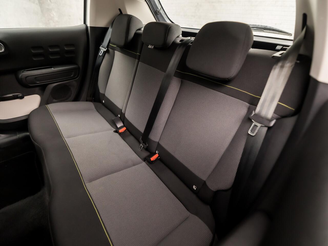 Citroen C3 1.2 PureTech Sport (APPLE CARPLAY, NAVIGATIE, GETINT GLAS, PARKEERSENSOREN, LED KOPLAMPEN, SPORTSTOELEN, CRUISE, LM VELGEN, NIEUWSTAAT)